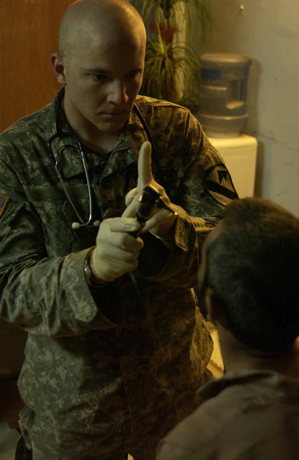 Soldiers conduct medical aid at Diyala Media Center