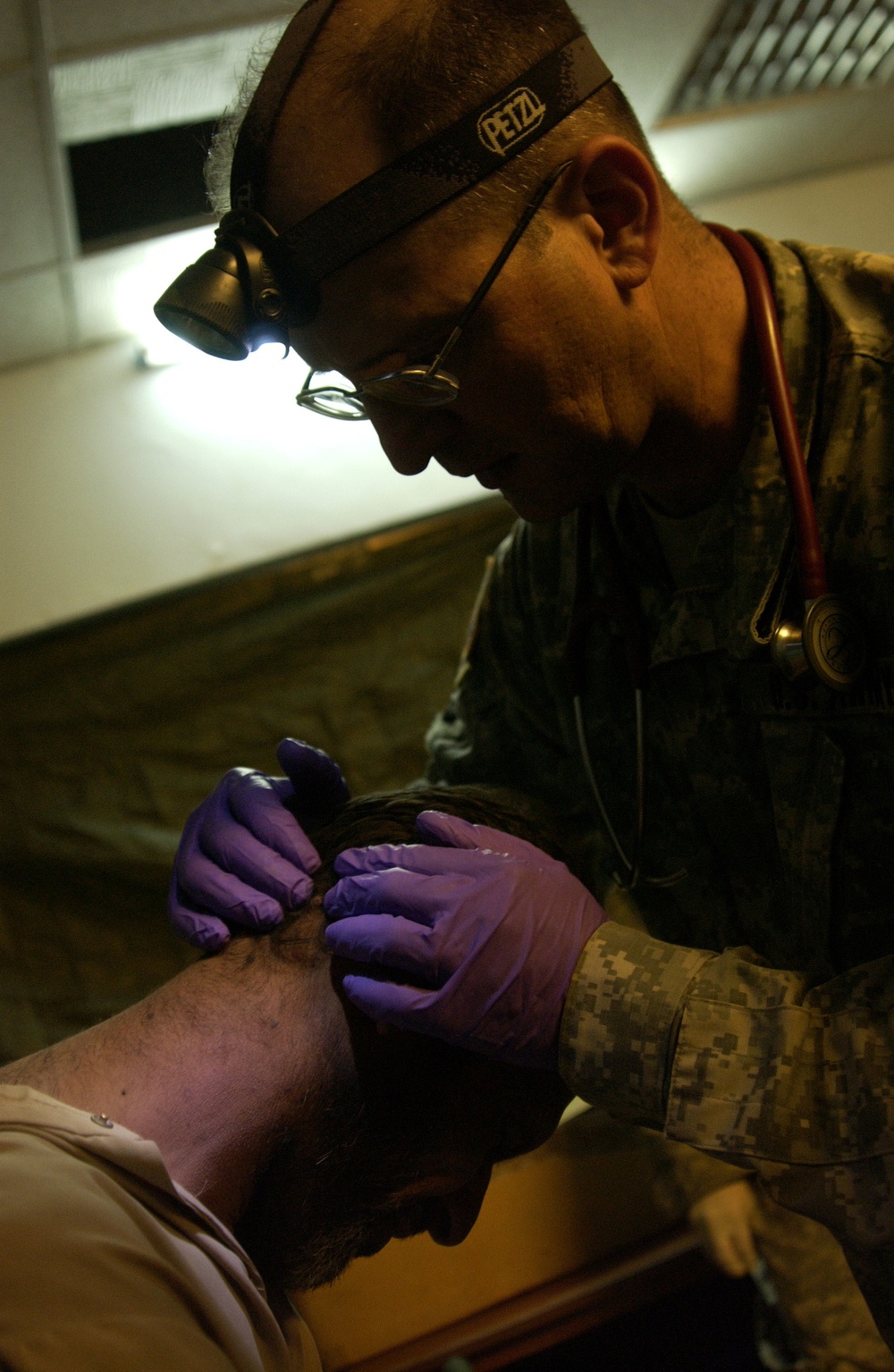 Soldiers Conduct Medical Aid at Diyala Media Center