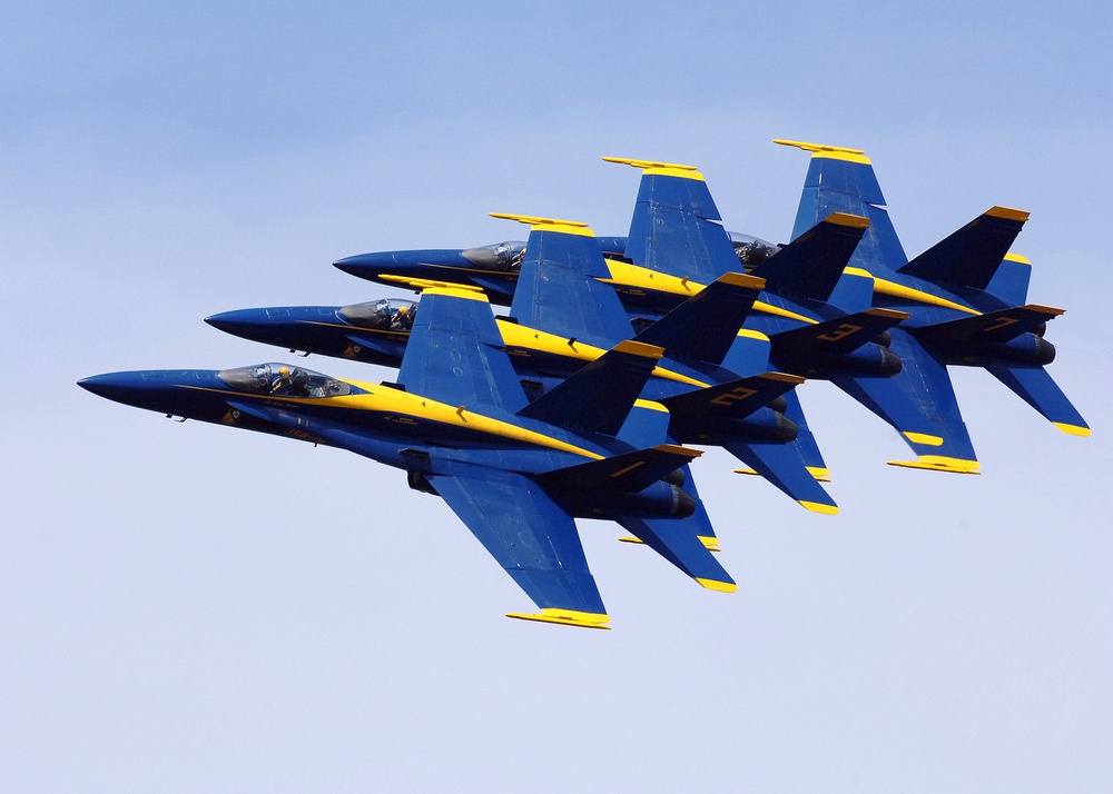 DVIDS Images Blue Angels Perform at U.S. Naval Academy [Image 3 of 4]