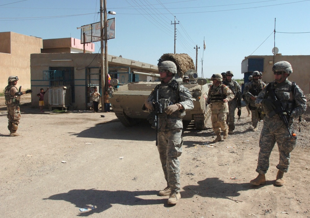Iraqi Army partners with Stallions to clean the streets in Hor Al Bosh