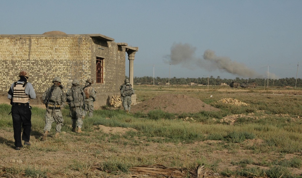Stryker Scouts Help Clear Diyala Village