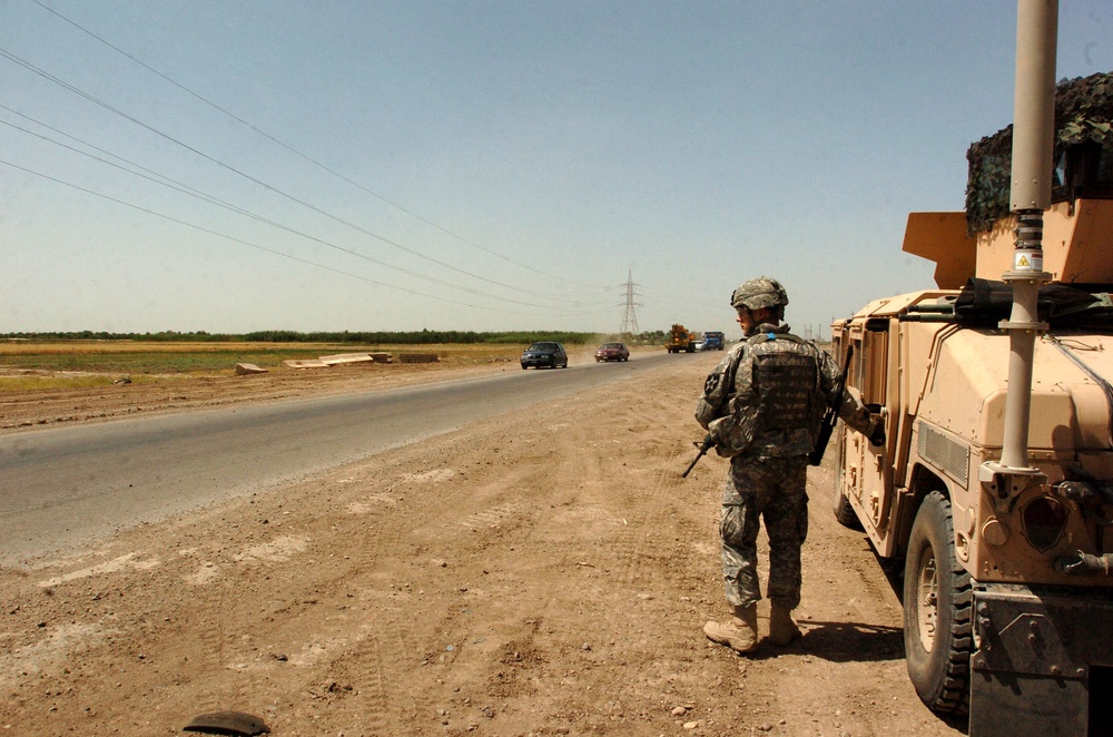 Fort Lewis Soldiers patrol Iraqi Highway