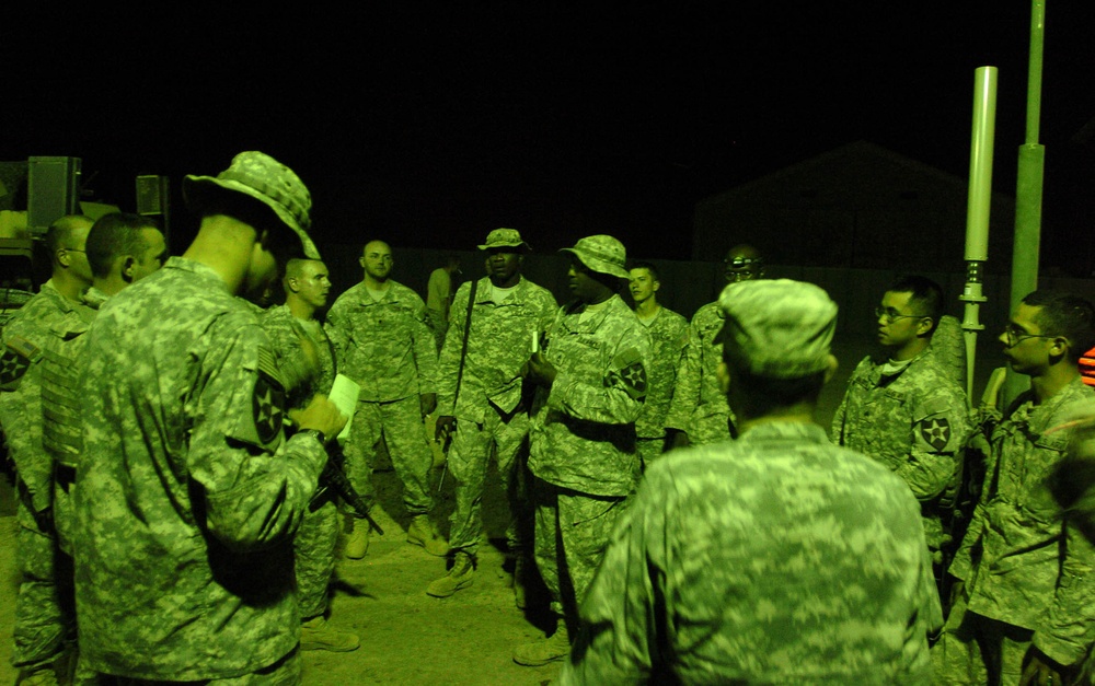 Fort Lewis Soldiers patrol Iraqi Highway