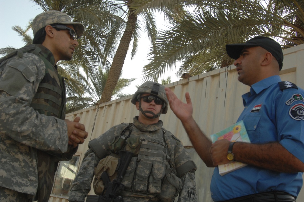 U.S. Soldiers assist Iraqi police cadet training