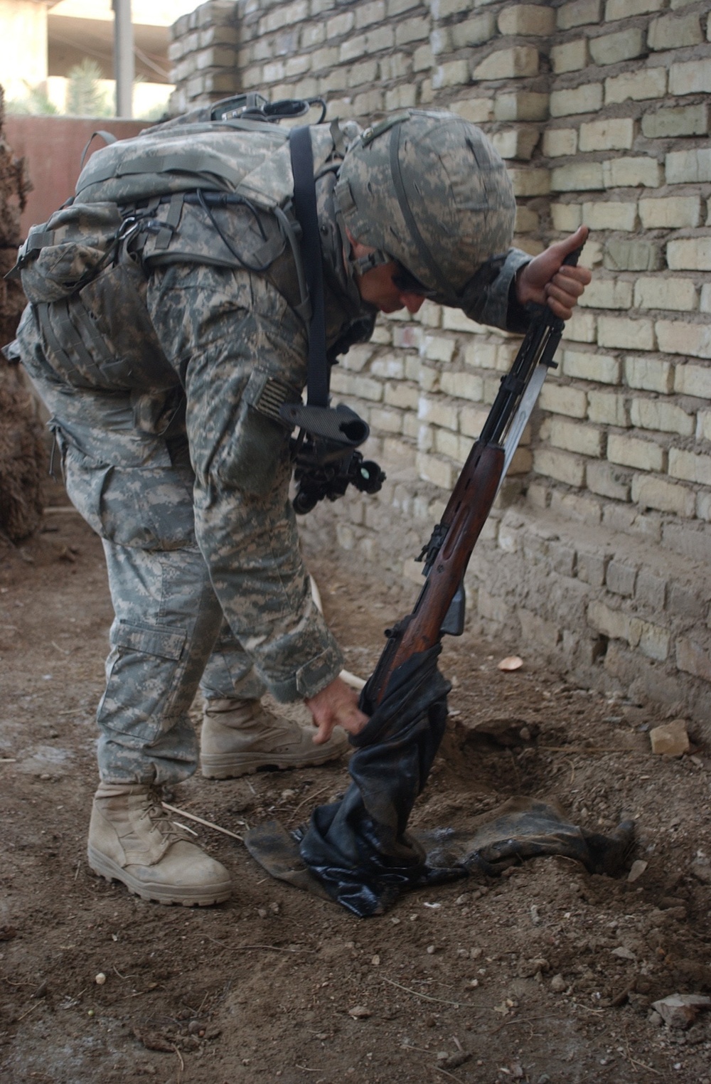 U.S. Soldiers from 325th Airborne Patrol Shaab