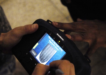 U.S. Army Militar Police Assist in Iraqi Police Training