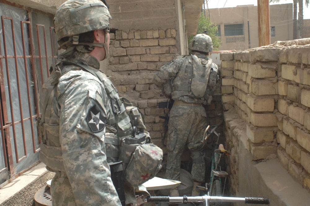 Soldiers from 2nd Infantry Division conduct clearing operations