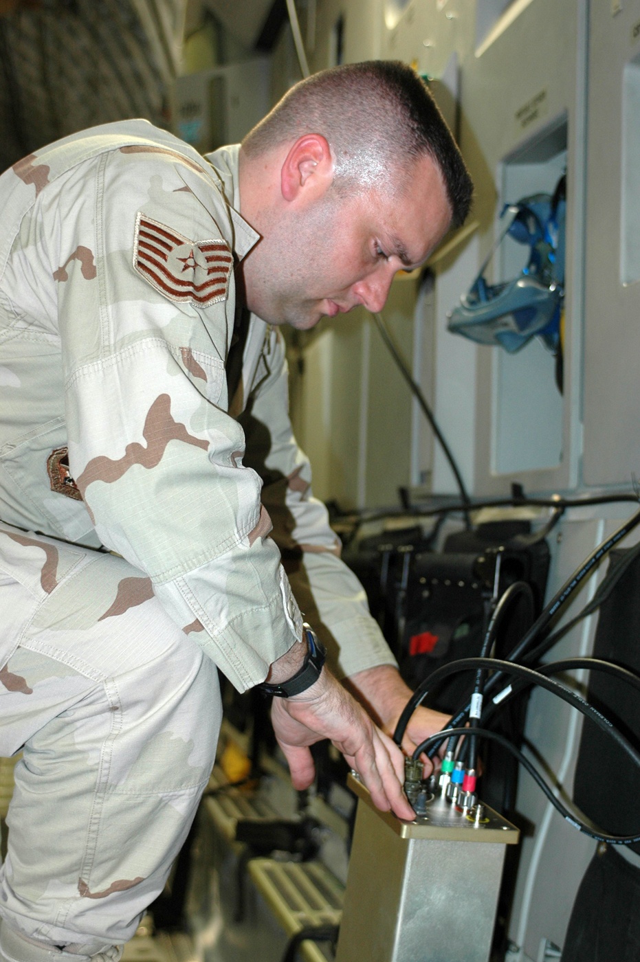 Precision airdrops deliver on target, out of danger using JPADS