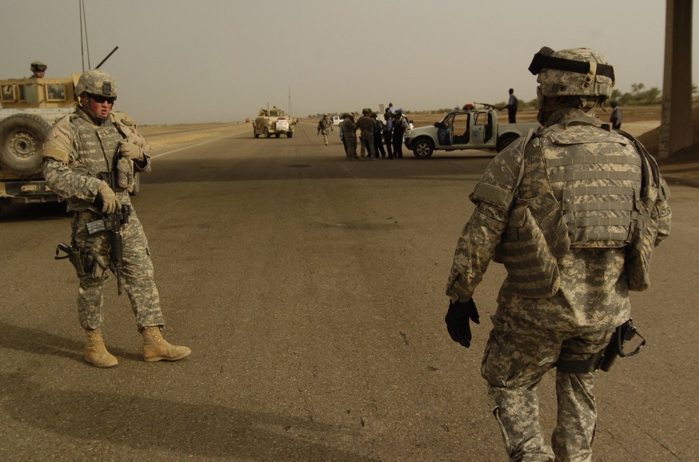 Soldiers in Police Transition Team assist Iraqi Highway Patrol