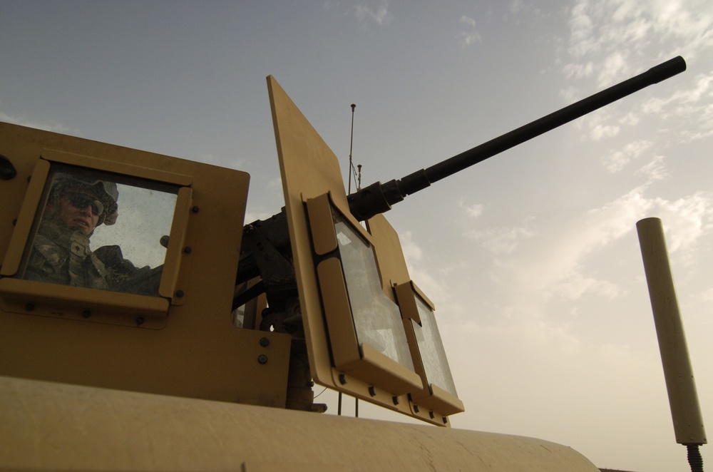 Soldiers in Police Transition Team assist Iraqi Highway Patrol