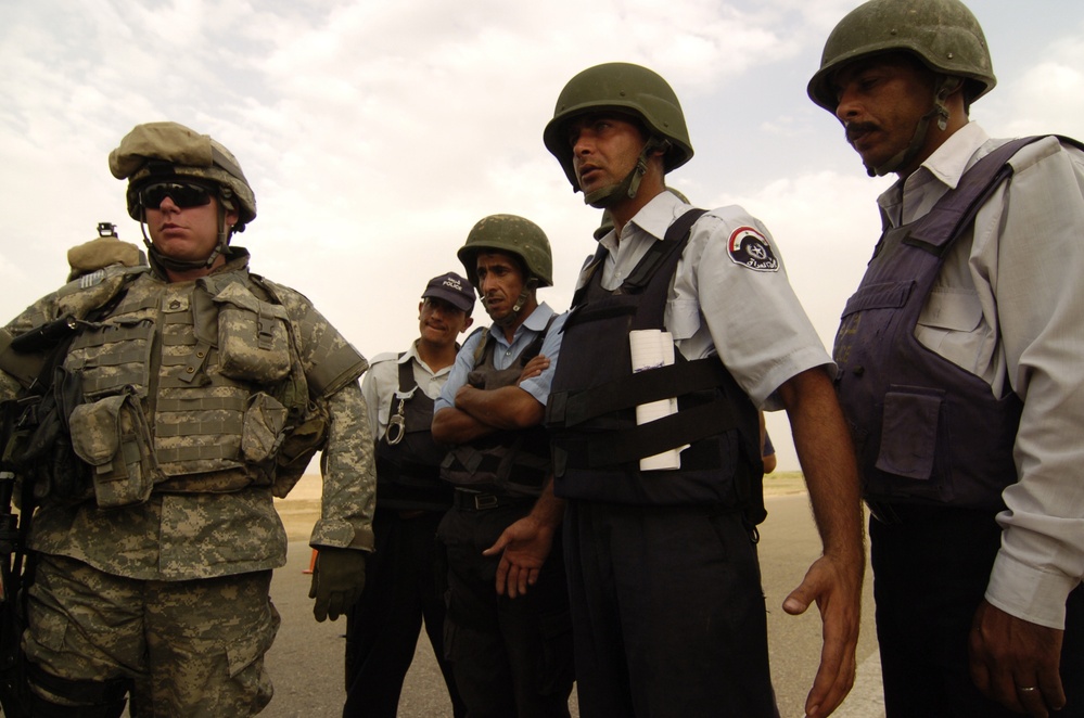 Soldiers in Police Transition Team assist Iraqi Highway Patrol