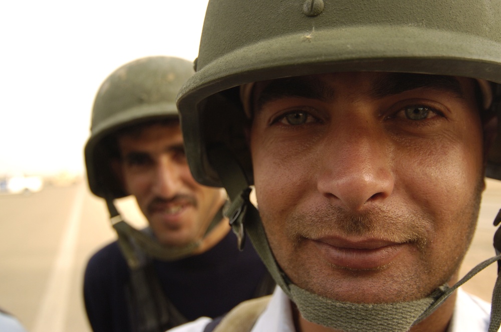 Soldiers in Police Transition Team assist Iraqi Highway Patrol