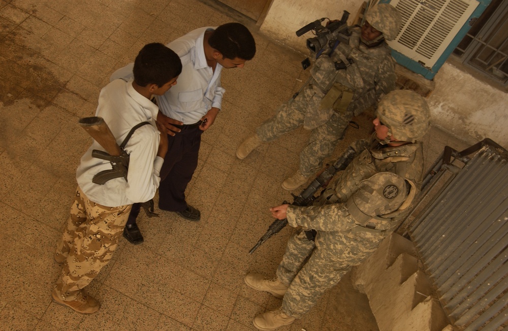 U.S. Army Military Police work with Iraqi police