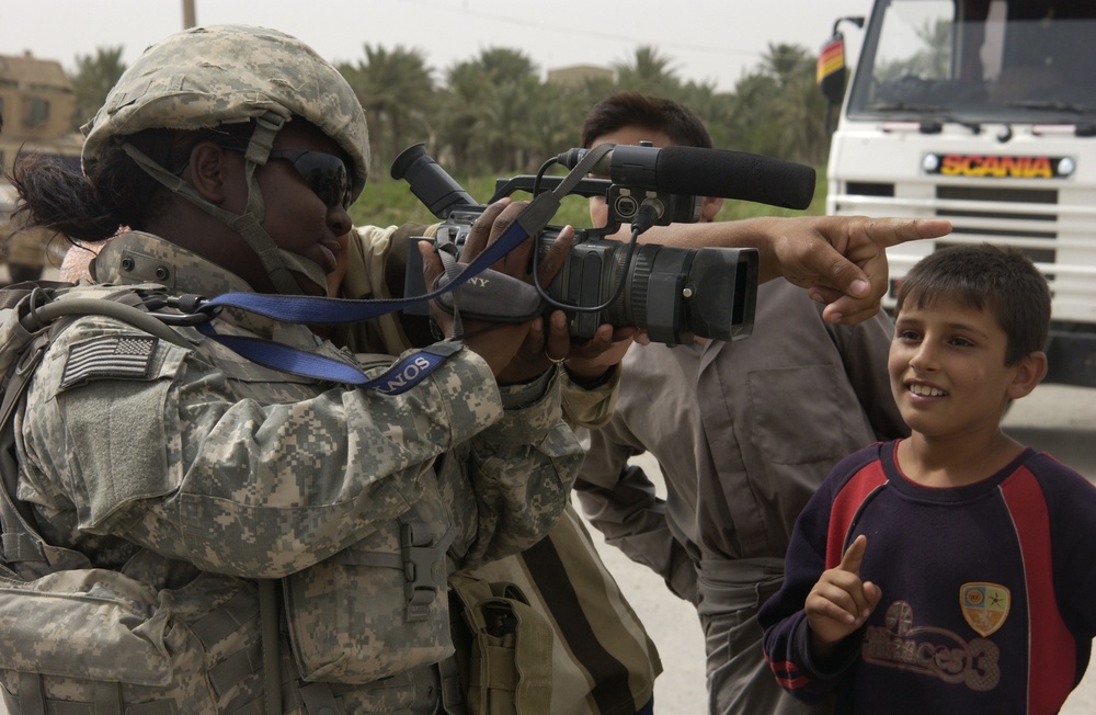 U.S. Army Military Police assist Iraqi Police