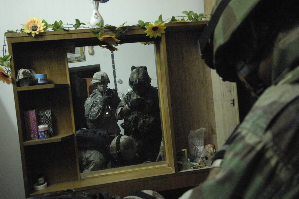 Bravo Battery U.S. Soldiers from Ft. Drum Conduct Searches