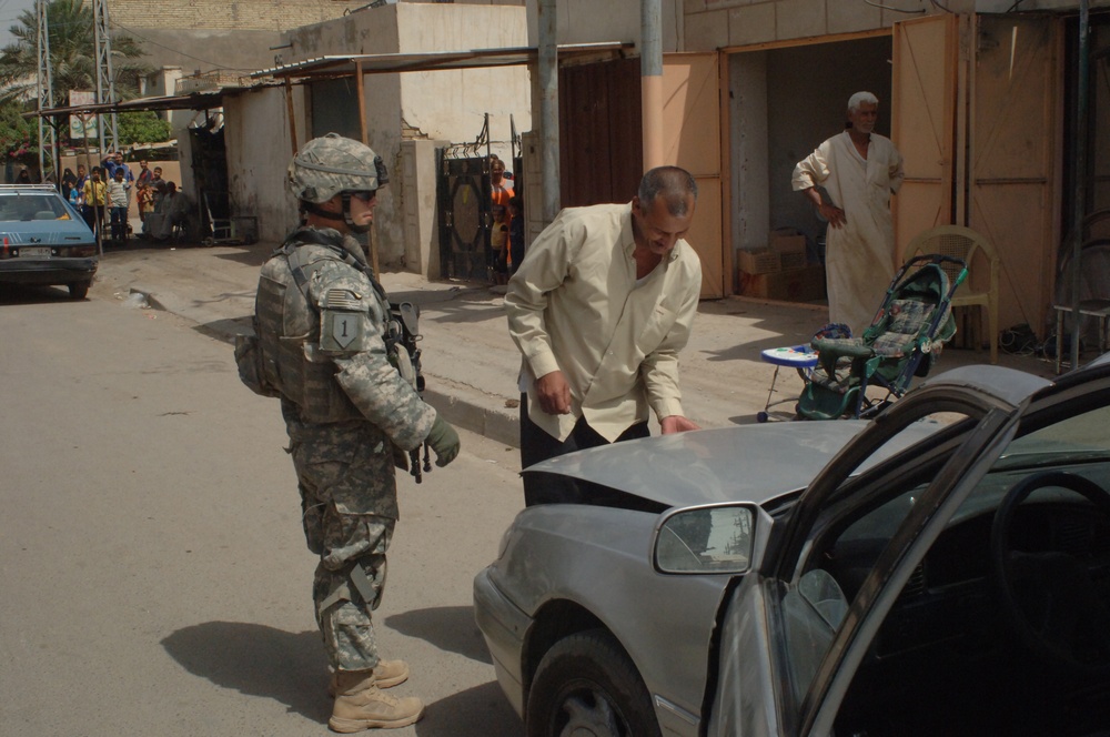 Soldiers from 4th Brigade Combat Team, 1st Infantry Divison Search Vehicles