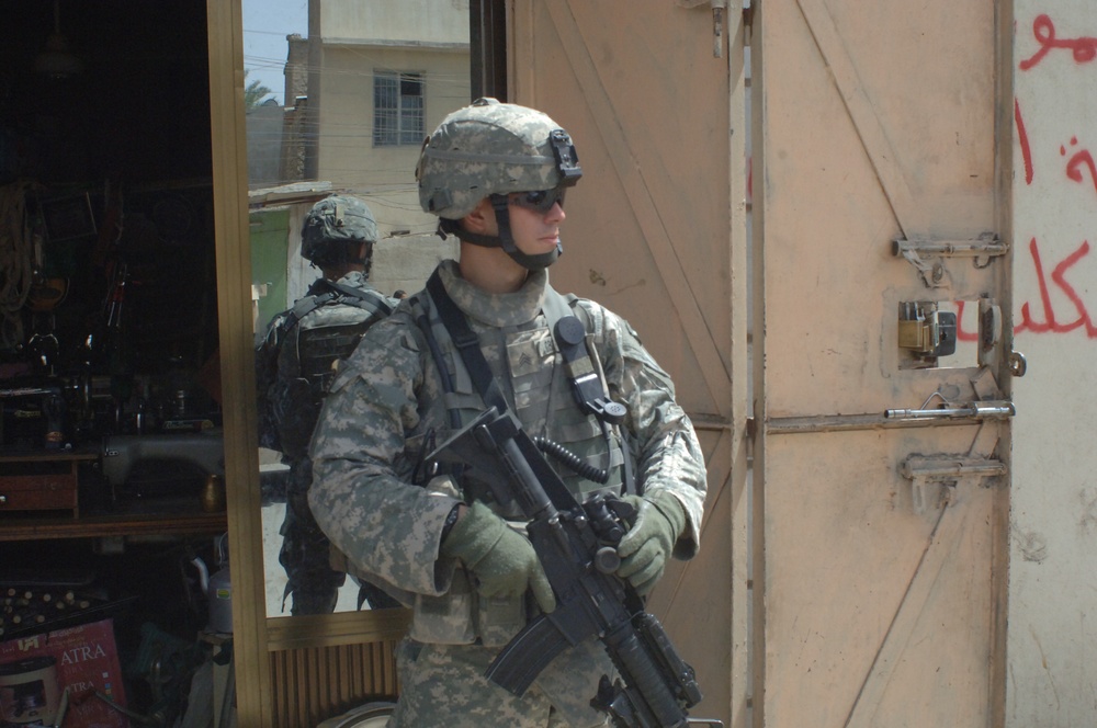 Soldiers from 4th Brigade Combat Team, 1st Infantry Divison Search Vehicles