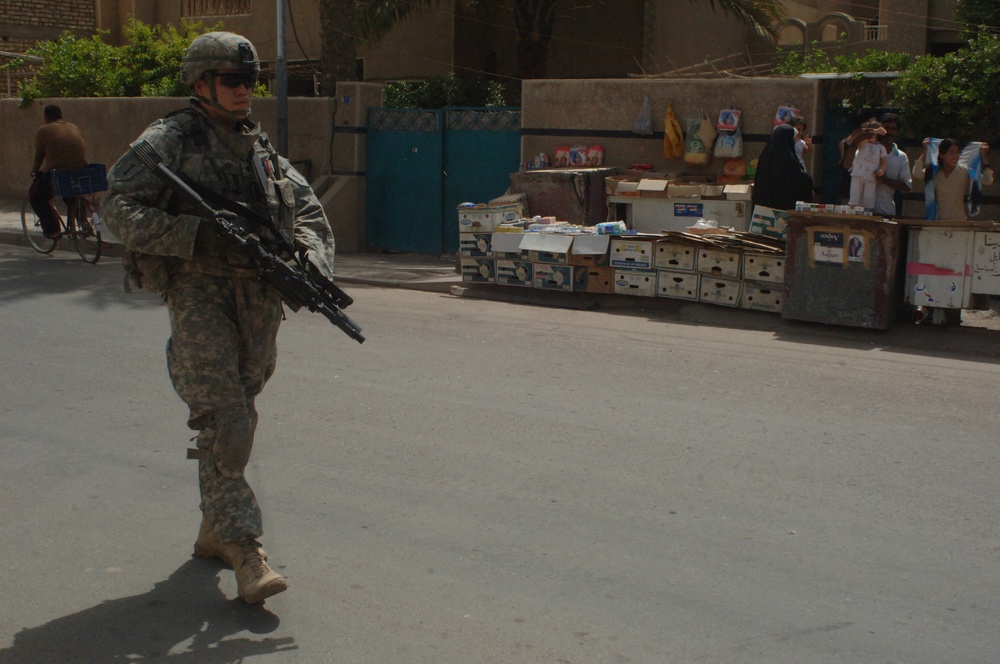 Soldiers from 4th Brigade Combat Team, 1st Infantry Divison Search Vehicles