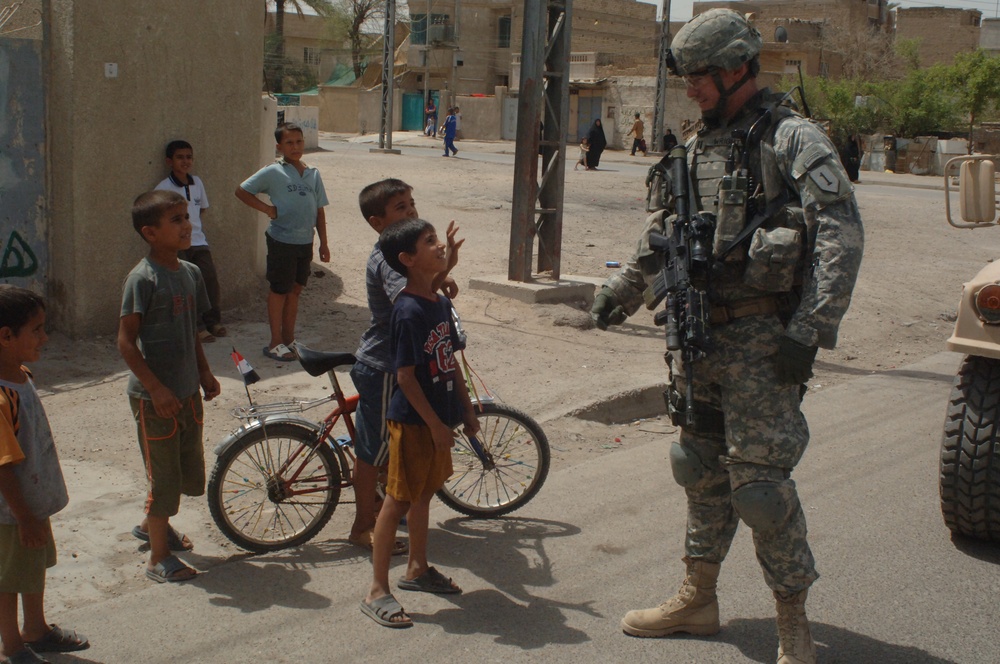 Soldiers from 4th Brigade Combat Team, 1st Infantry Divison Search Vehicles