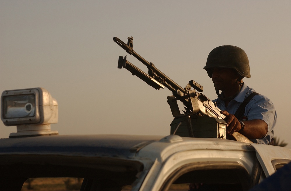 127th Military Police Company Assists, Observes Iraqi Highway Patrol