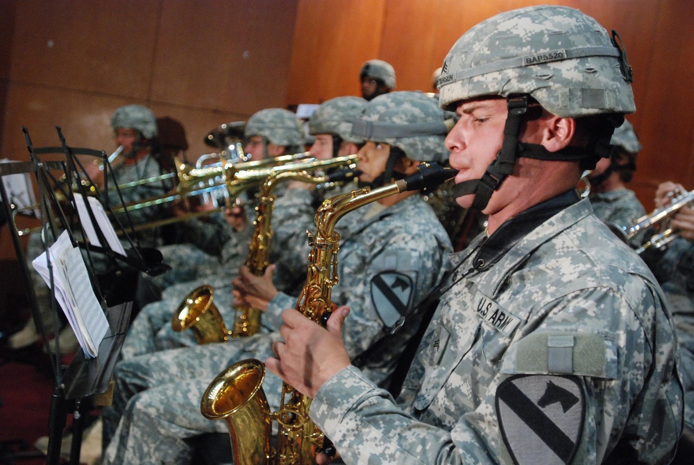 Multi-National Security Transition Command Changes Command
