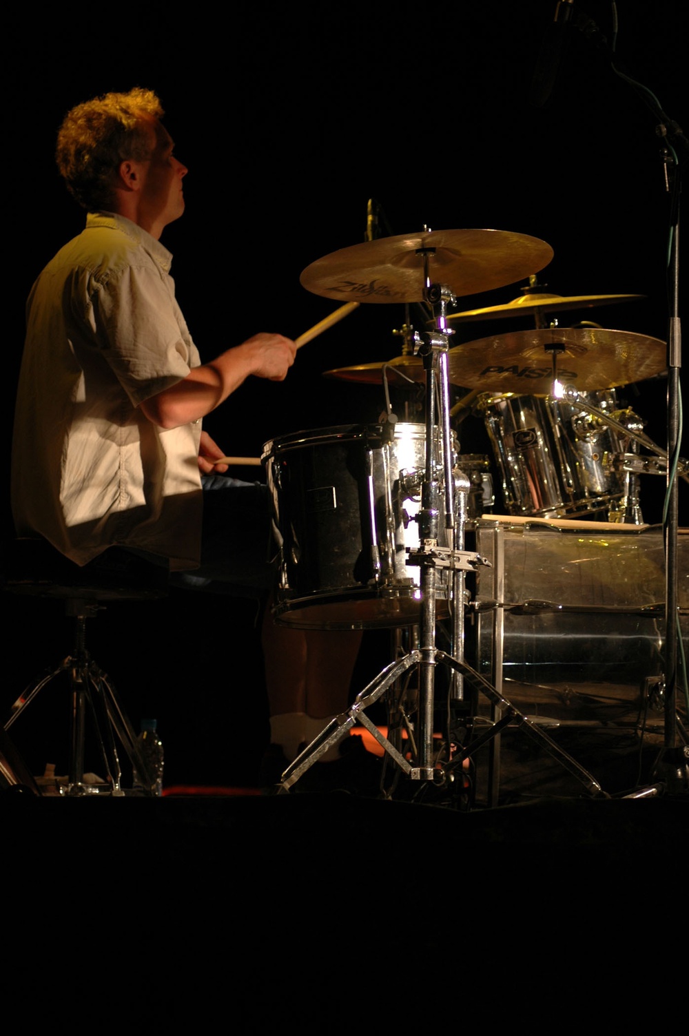 DECCO.DK entertains servicemembers at Kandahar Airfield