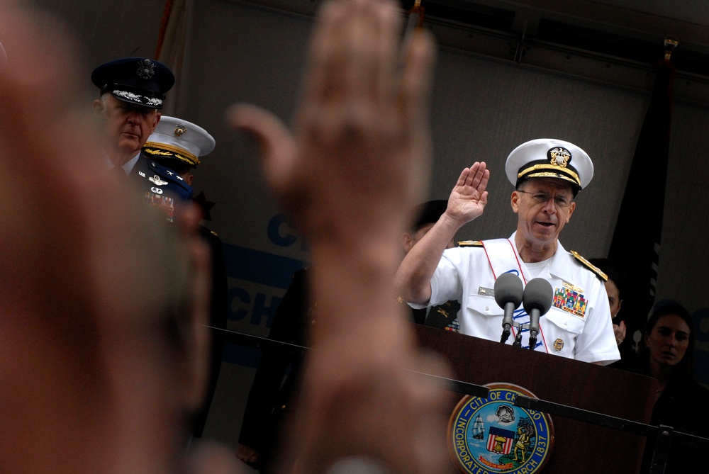Chief of Naval Operations Adm. Mike Mullen participates in Chicago Mermoial