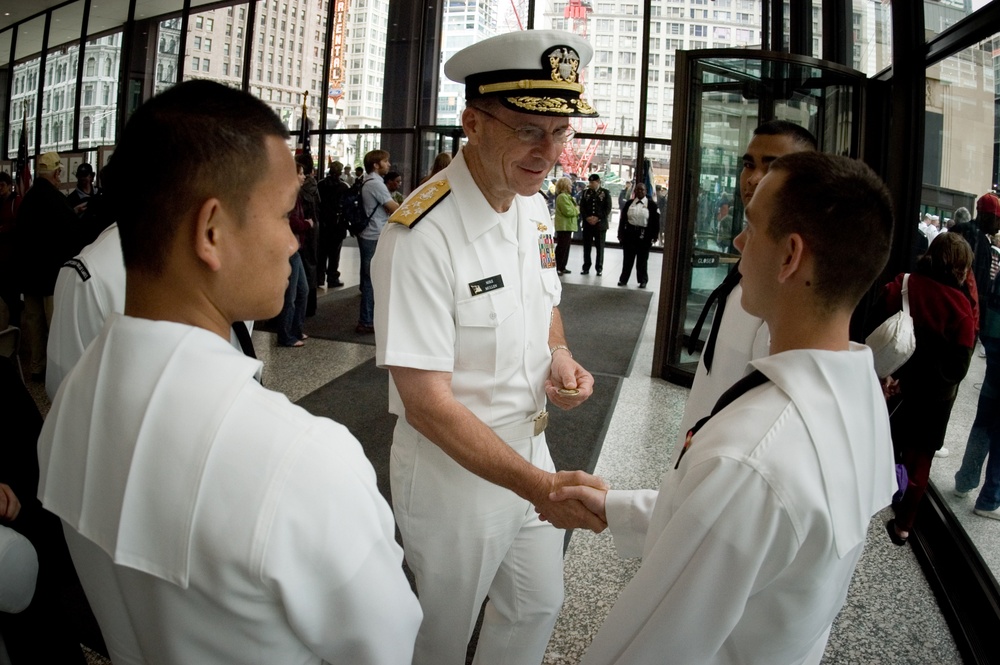 Chief of Naval Operations Adm. Mike Mullen participates in Chicago Mermoial