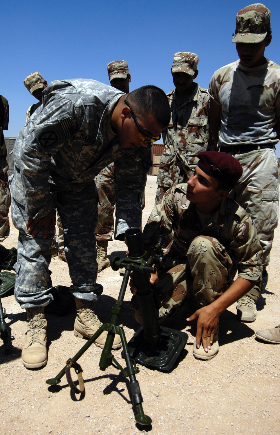 Artillery Soldiers train IA soldiers on mortars