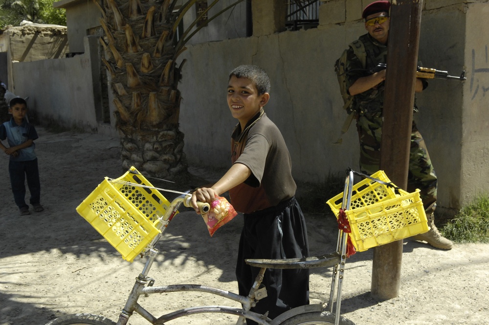 U.S., Iraqi Soldiers patrol streets of southwest Baghdad