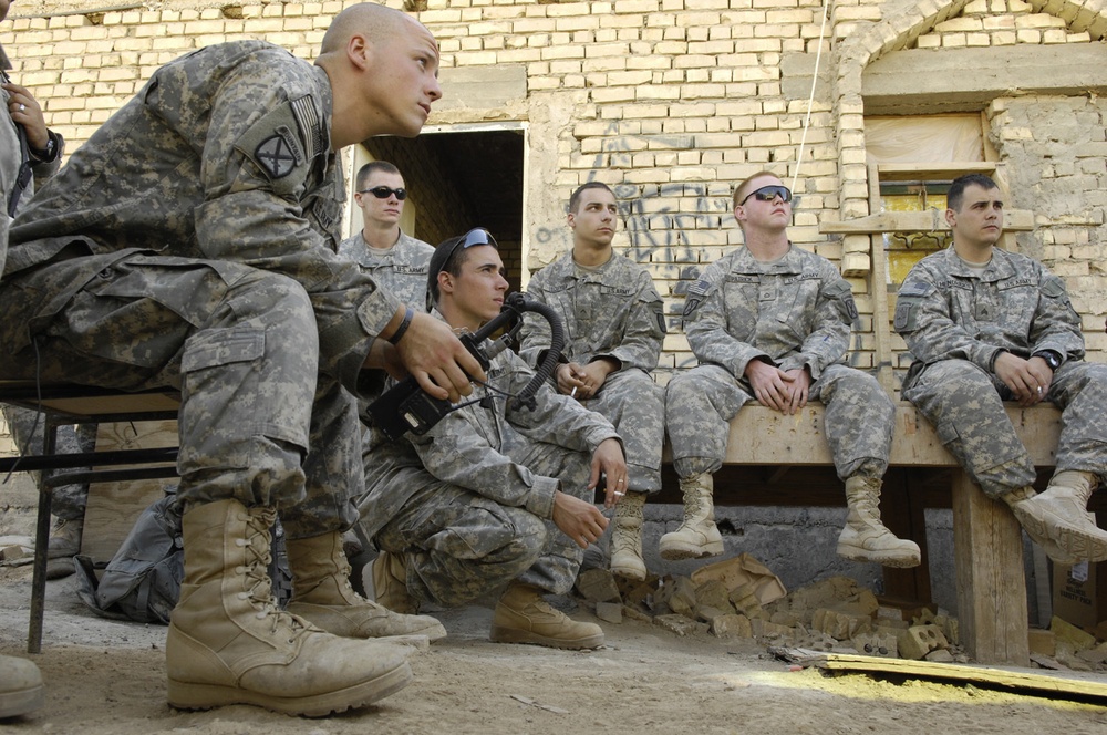 U.S., Iraqi Soldiers patrol streets of southwest Baghdad