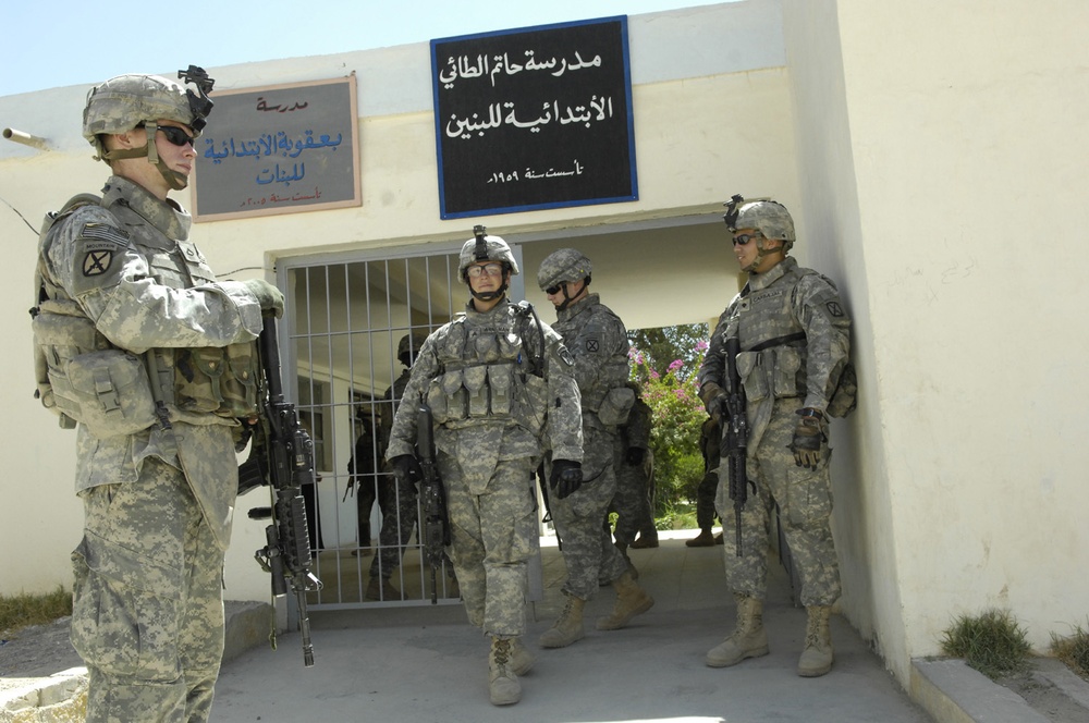 U.S., Iraqi Soldiers patrol streets of southwest Baghdad