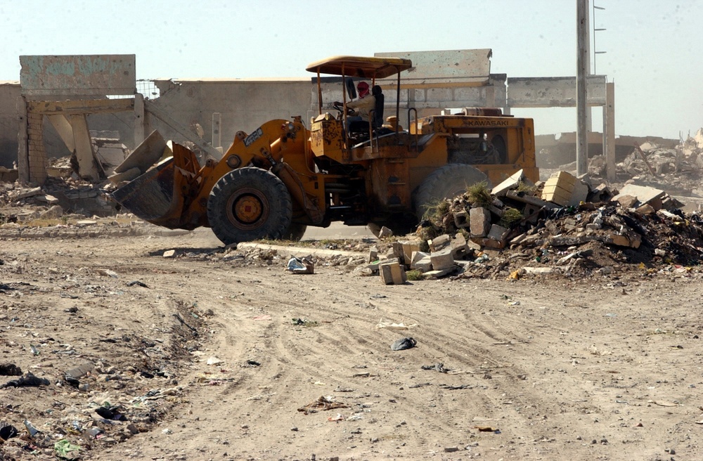 US and Iraqi Soldiers Guard and Support Reconstruction Efforts