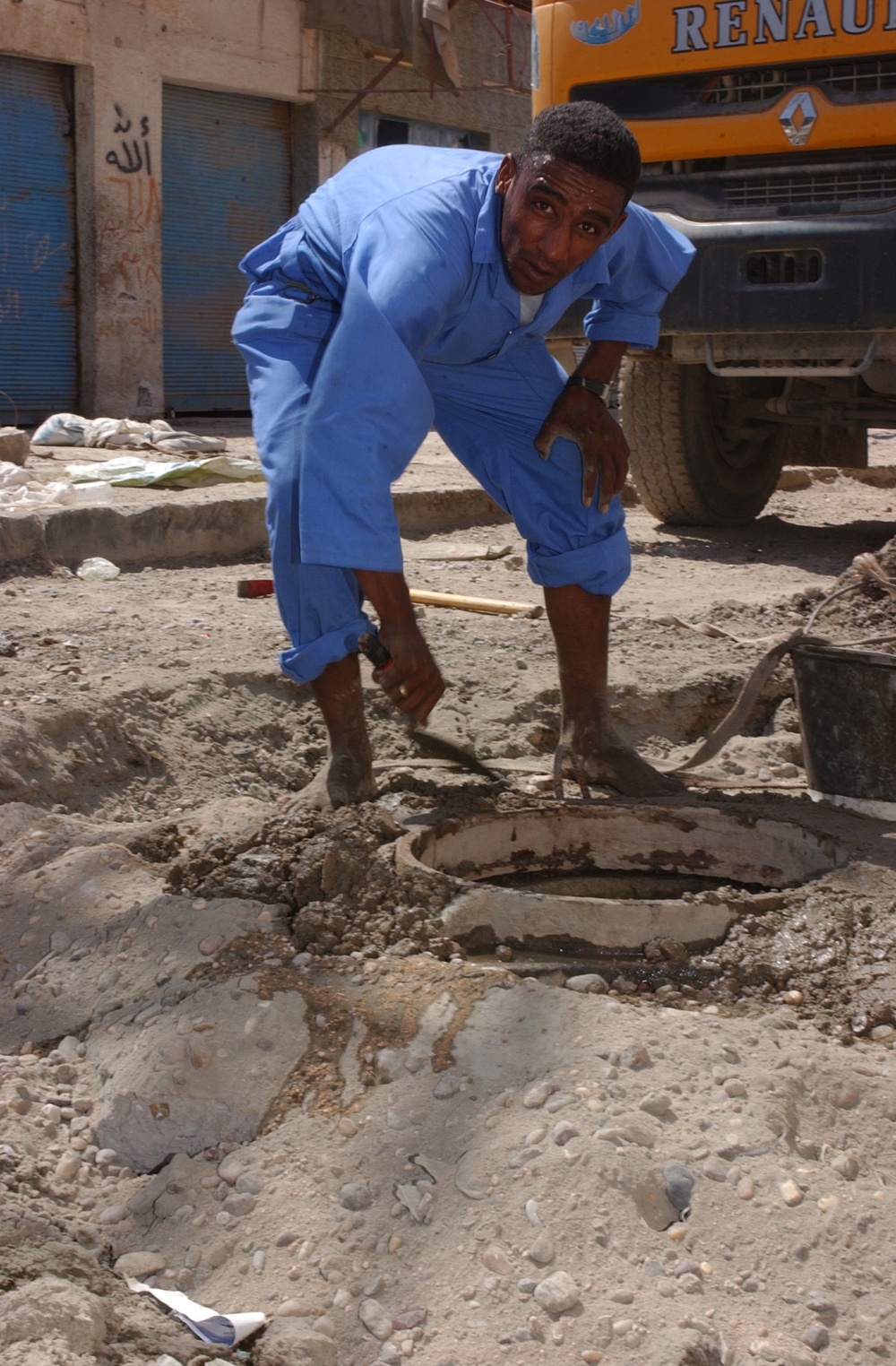 US and Iraqi Soldiers Guard and Support Reconstruction Efforts