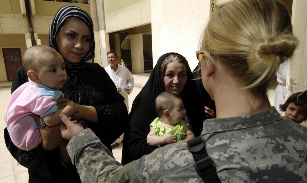 10th Mountain Soldiers Give Medical Aid in Mahmudiyah,