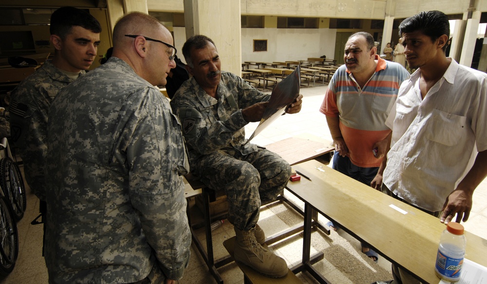 10th Mountain Soldiers Give Medical Aid to Iraqis