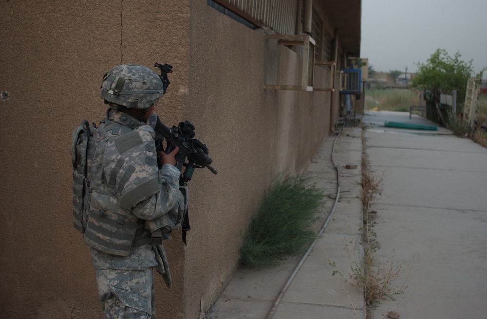 2nd Infantry Division Troops Patrol Zafaraniyah Area