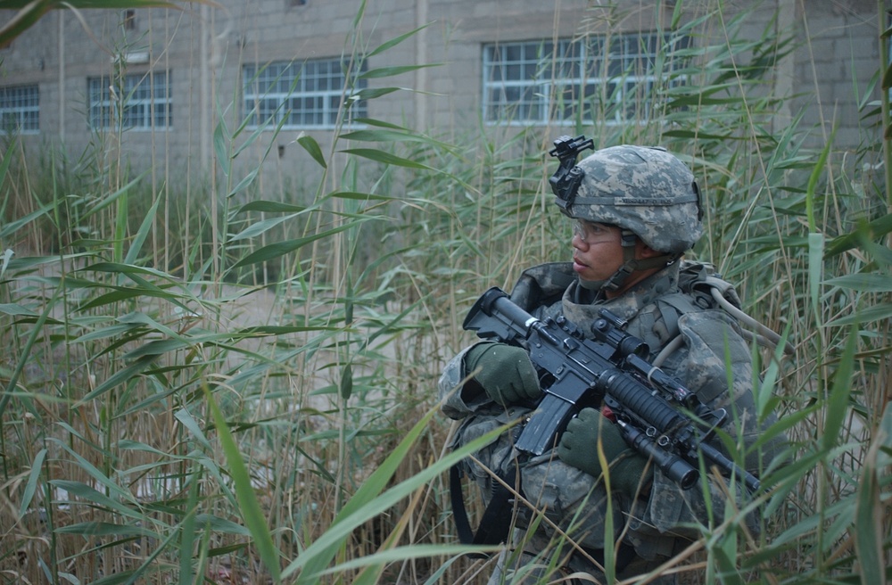 2nd Infantry Division Troops Patrol Zafaraniyah Area