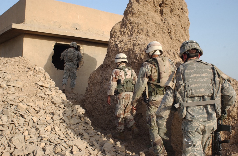 2nd Infantry Division Troops, Iraqi Army Troops, Search Building
