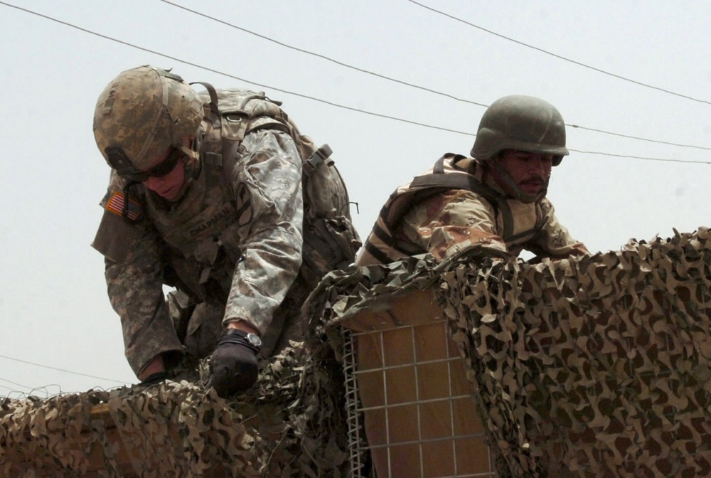 Iraqi Army Works Traffic Control Point With Help From Stallions Battalion