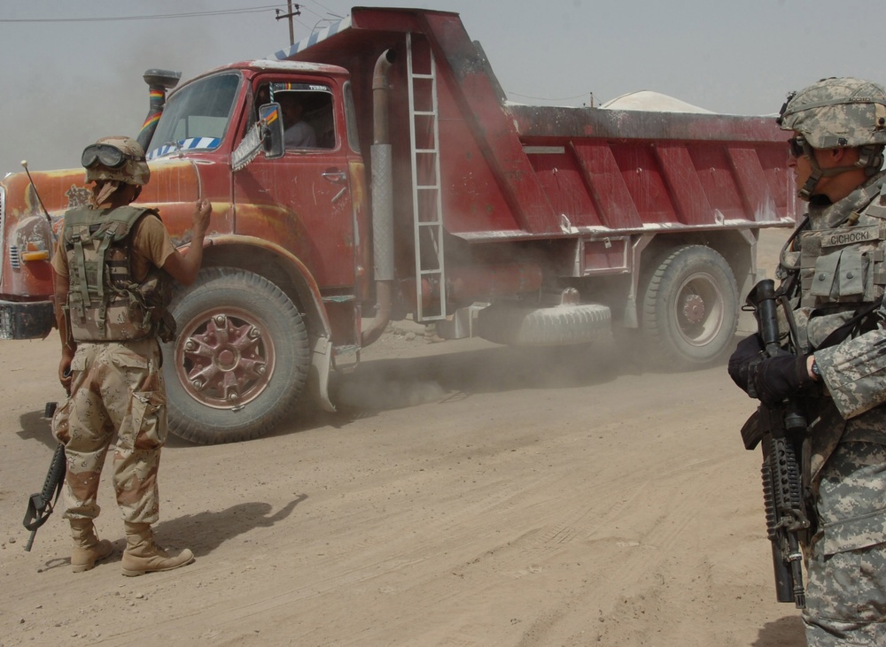 Iraqi Army Works Traffic Control Point With Help From Stallions Battalion