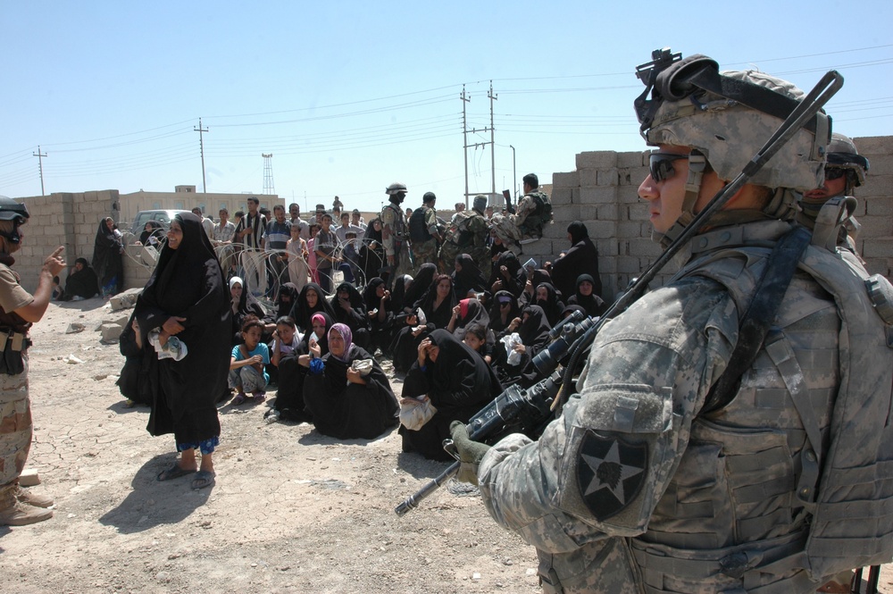 Humanitarian assistance in Baqubah