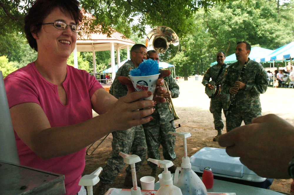 Third Army celebrates families at annual picnic