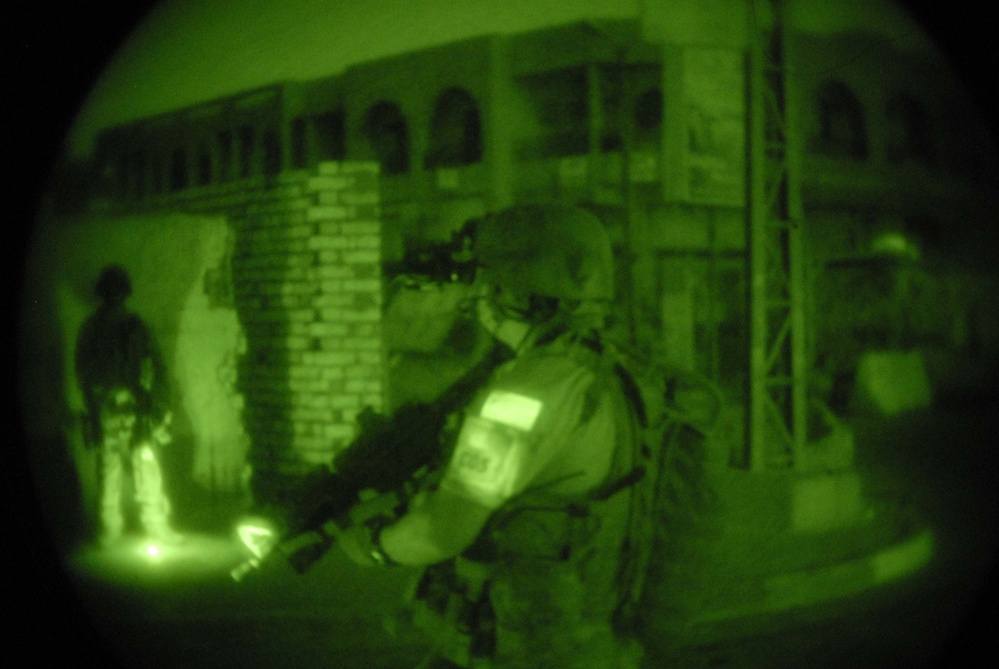 Iraqi, Coalition Forces Search for Alleged Terrorist