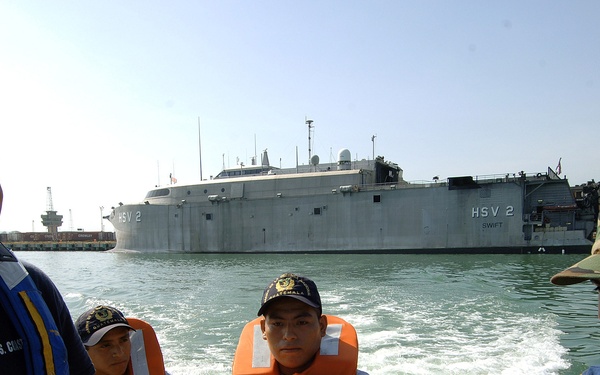 Navy, Coast Guard Train Guatemalan Personnel