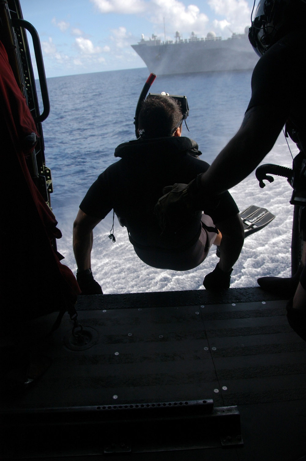 Aviation Warefare Operators Train in Search and Rescue