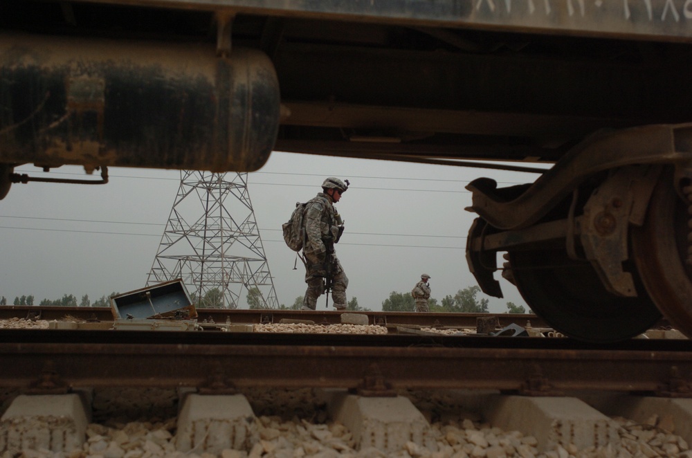 1st Cav. Soldiers Work With Iraqi Police