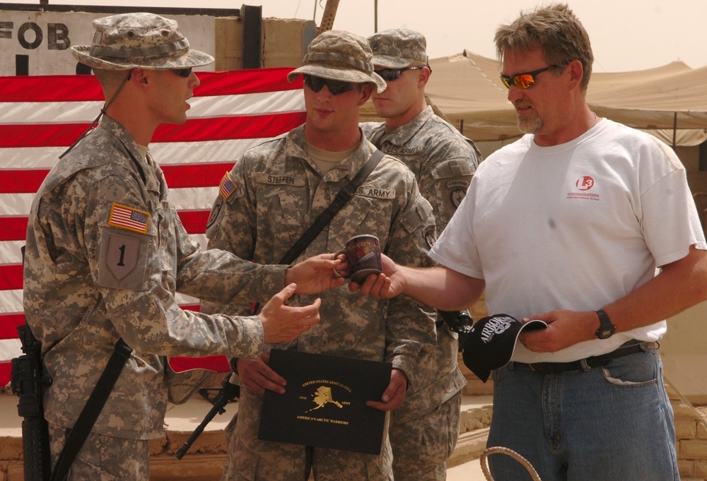 Paratrooper has special guest at re-enlistment