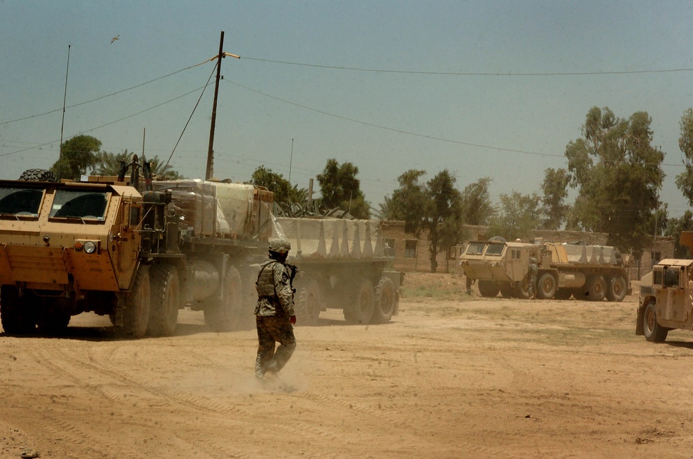 Soldiers Push Supplies to Troops in Arrowhead Ripper