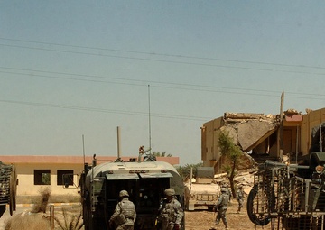 Soldiers Push Supplies to Troops in Arrowhead Ripper